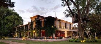 Great luxury at the foot of the Chateau