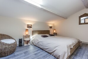 4 habitaciones, tabla de planchar con plancha y cuna de viaje 