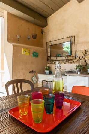 Dining - Charming house, calm and authenticity, ideal Families (Rognes)