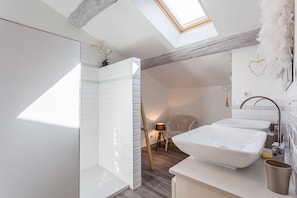 Shower, hair dryer - Charming house, calm and authenticity, ideal Families (Rognes)