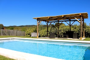 Outdoor pool - Charming house, calm and authenticity, ideal Families (Rognes)