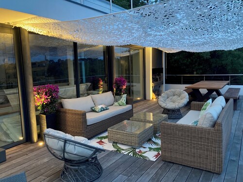 Surplombant le golf, villa d'exception avec vue sur les Pyrénées et l'océan