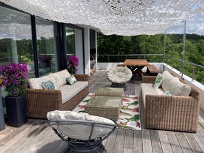 تناول الطعام بالخارج