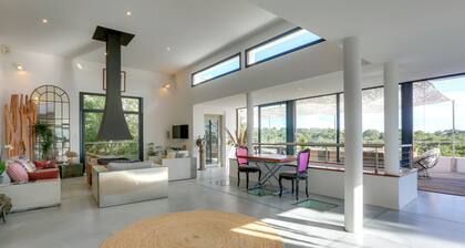 Surplombant le golf, villa d'exception avec vue sur les Pyrénées et l'océan