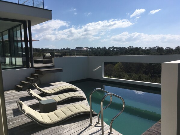 حمّام سباحة خارجي، حمّام سباحة مُدفَّأ