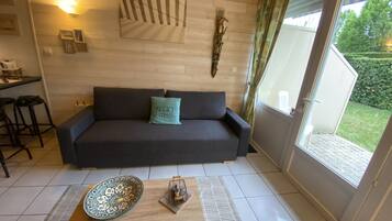 TV, bordtennis og bøker