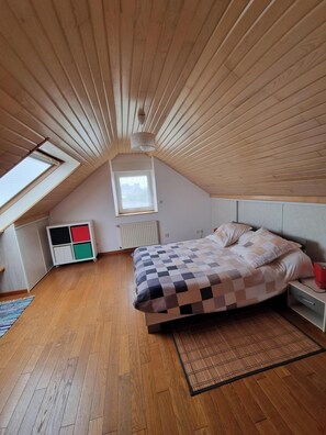 2 عدّة غرف نوم ومكواة/لوح كي وواي فاي مجانًا وملاءات أسرّة