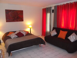 1 habitación, tabla de planchar con plancha, wifi gratis y ropa de cama 