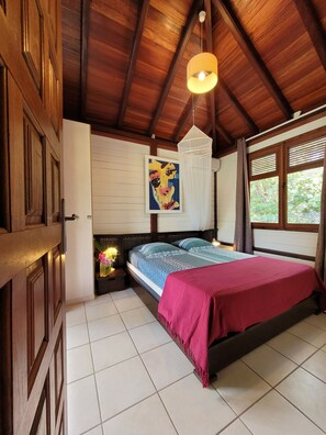 2 bedrooms, in-room safe, iron/ironing board, WiFi - BUNGALOWS "Coco" typical Creole with all comforts, feet in the water  (DESHAIES)