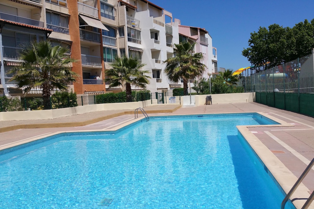 APARTMENT IN A PRETTY SECURE RESIDENCE - POOL, TENNIS, PRIVATE PARKING