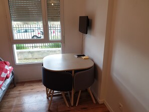 Dining - Nice studio 1km from DISNEYLAND / 500m from VAL D'EUROPE (Montévrain)