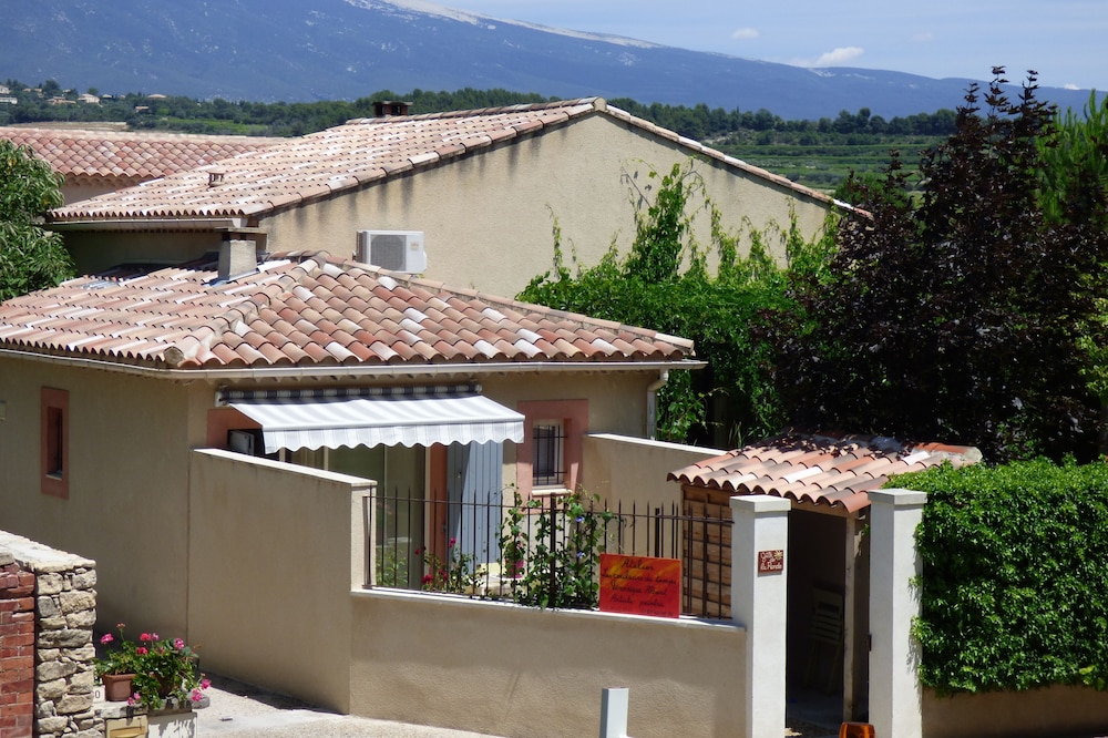 At the foot of Mont Ventoux, gîte de la Ronde.