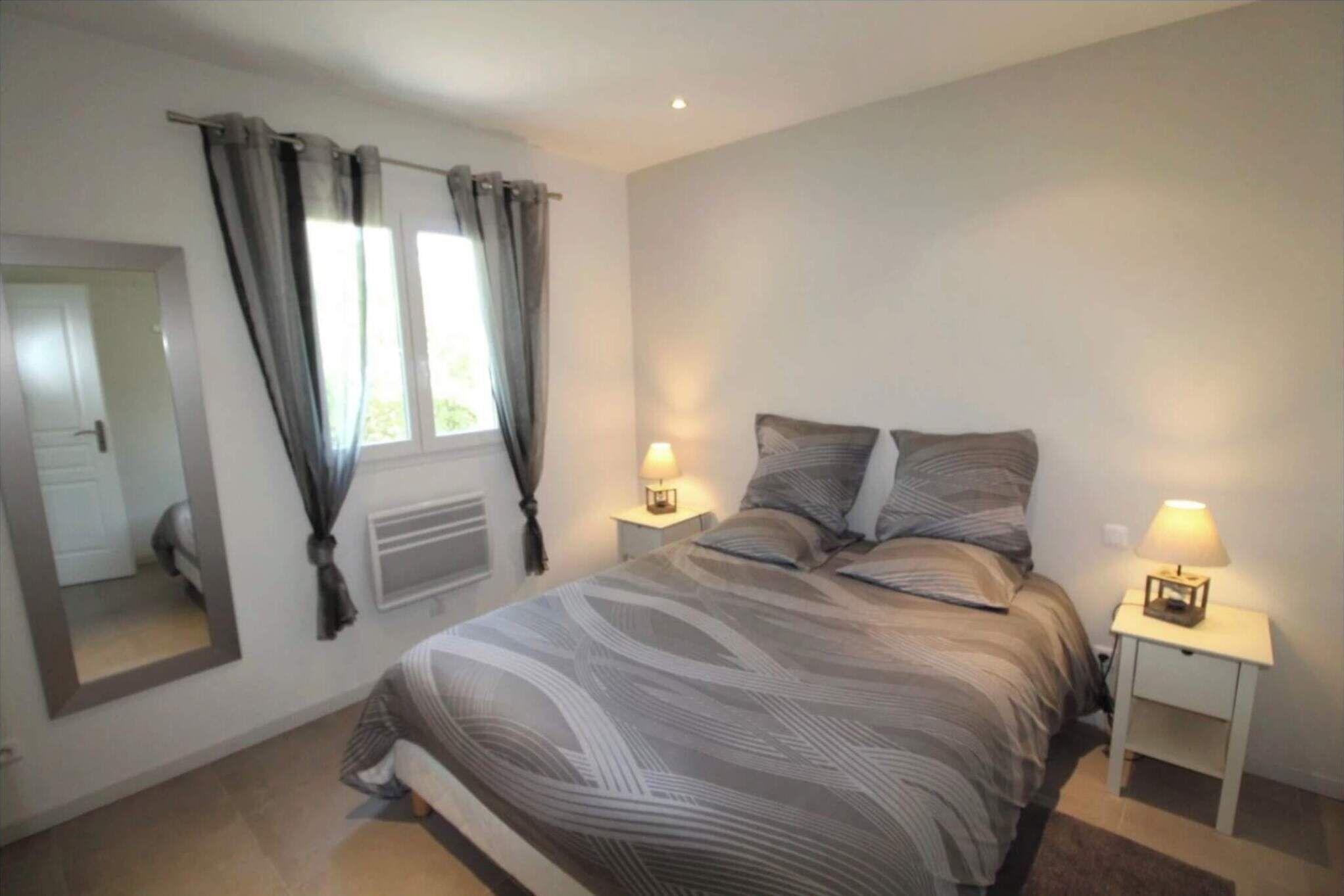 2 bedrooms, iron/ironing board, internet, bed sheets