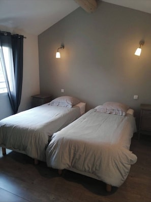 2 chambres, fer et planche Ă repasser, accĂšs Internet, draps fournis