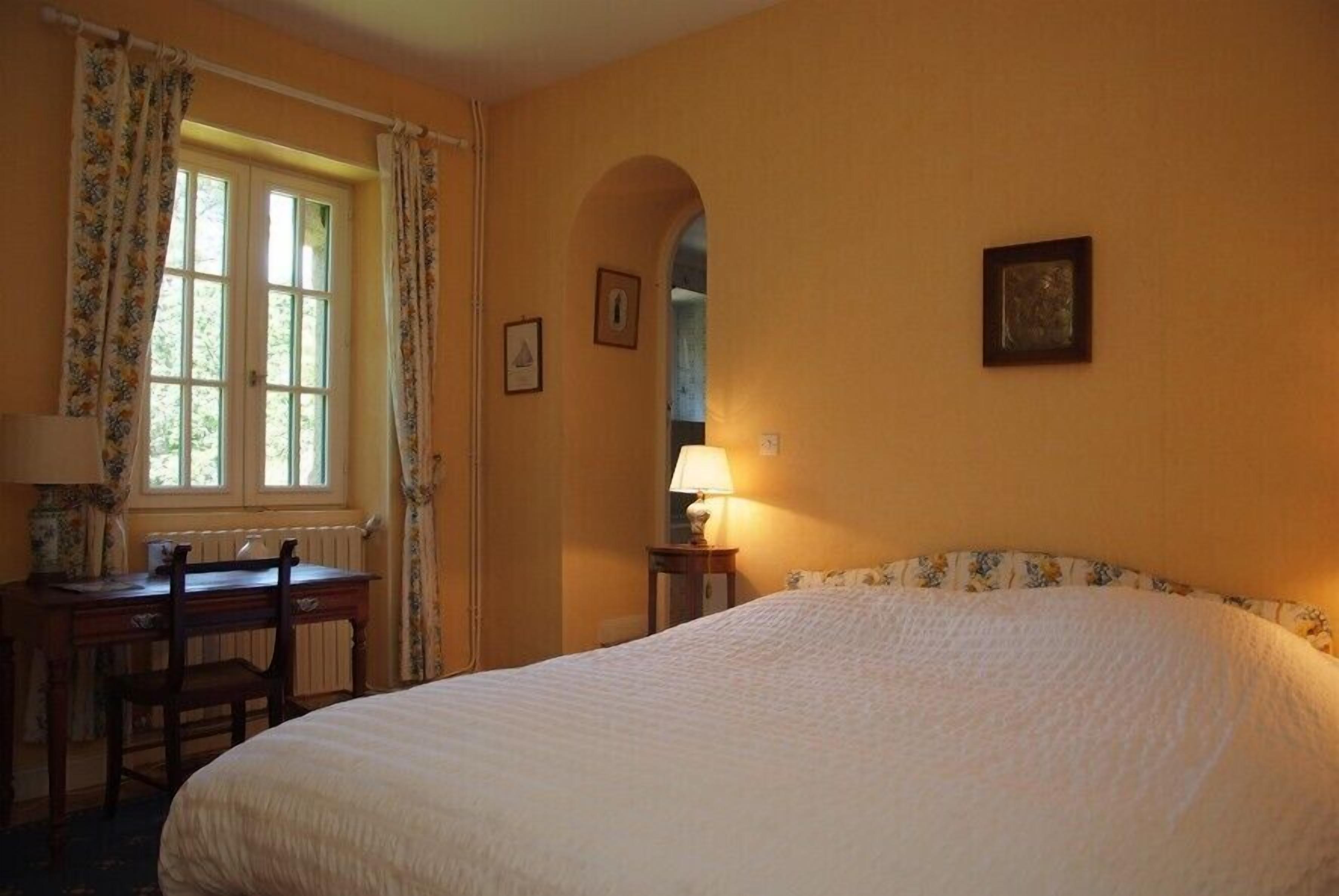 1900 manor house with 3 ha garden, Ploumanach Côte de Granit Rose 