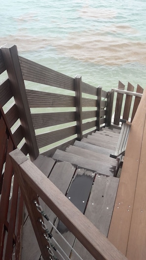 Property grounds - Apartment of 190 m2 above the water (La Trinité)