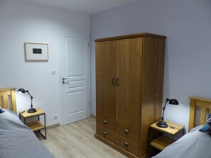 2 Schlafzimmer, Schreibtisch, Bügeleisen/Bügelbrett, kostenloses WLAN