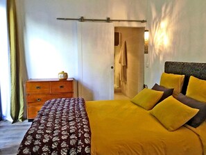 2 chambres, fer et planche à repasser, Wi-Fi gratuit, draps fournis