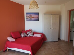 Iron/ironing board, free WiFi, bed sheets - Superb studio, view of the sea, garden, ground floor of villa in the countryside (Bastelicaccia)