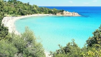 Plage à proximité, chaises longues