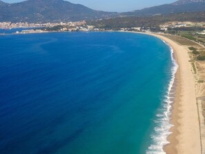 Beach nearby, sun loungers - Superb studio, view of the sea, garden, ground floor of villa in the countryside (Bastelicaccia)