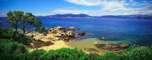 Beach nearby, sun-loungers - Superb studio, view of the sea, garden, ground floor of villa in the countryside (Bastelicaccia)