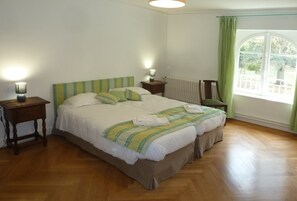 12 bedrooms, desk, iron/ironing board, travel cot