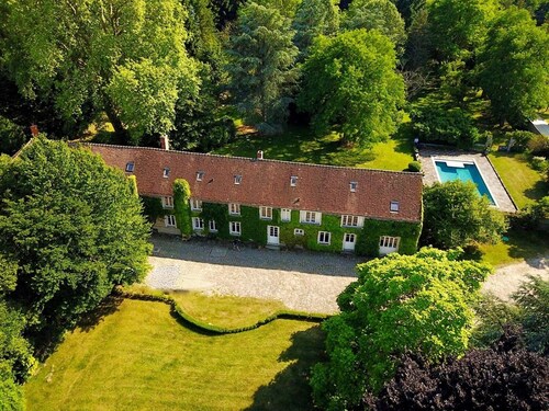 Grande maison de famille, 22 pers, 11 chambres, piscine, parc, ferme bio