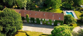 Large family house, 22 pers, 11 bedrooms, swimming pool, park, organic farm