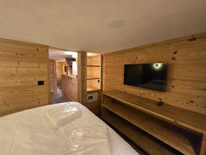 3 bedrooms, in-room safe, travel cot, free WiFi - Upscale duplex with jacuzzi bath in Val Thorens / 4 to 6 people (Les Belleville)