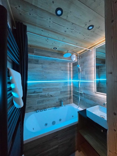Upscale duplex with jacuzzi bath in Val Thorens / 4 to 6 people