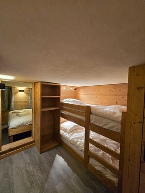 3 bedrooms, in-room safe, travel crib, free WiFi