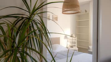 1 dormitorio, tabla de planchar con plancha, cuna de viaje y wifi gratis