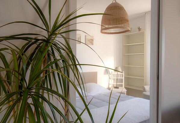 1 bedroom, iron/ironing board, travel cot, free WiFi