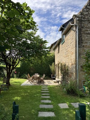 Outdoor dining - La Cancalita, charming farmhouse - Cancale, land, sea, family, friends (Cancale)