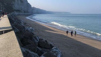 Una spiaggia nelle vicinanze