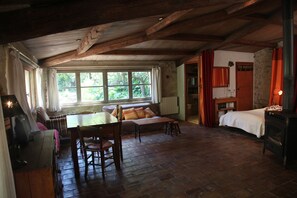 1 dormitorio, tabla de planchar con plancha, cuna de viaje y wifi gratis