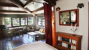 1 slaapkamer, een strijkplank/strijkijzer, gratis wifi