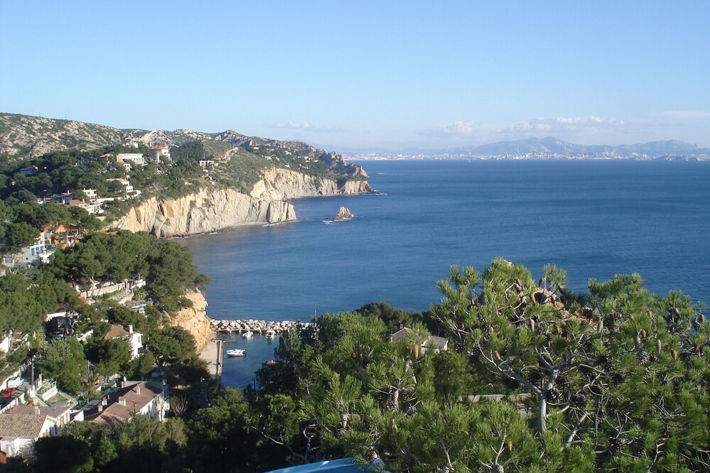 In Cottage Nestled In The Heart On 1 Small cove Of The Blue Coast