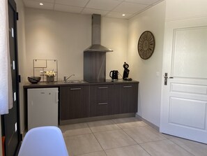Fridge, microwave, stovetop, coffee/tea maker