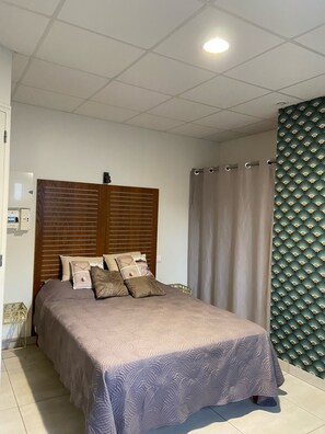 1 bedroom, desk, soundproofing, iron/ironing board