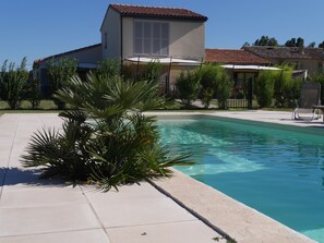 حمّام سباحة خارجي