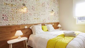 2 bedrooms, iron/ironing board, travel cot, free WiFi