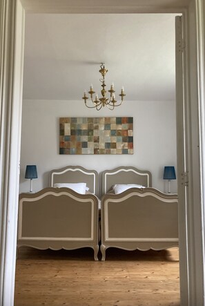 4 chambres, fer et planche à repasser, Wi-Fi gratuit, draps fournis