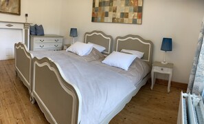 4 chambres, fer et planche à repasser, Wi-Fi gratuit, draps fournis