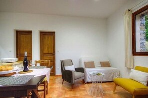 Dining - GÎTE, HAUTE CORSE, CASTAGNICCIA, CASABIANCA 35% discount for 5 or 6 overnight stays (CASABIANCA)