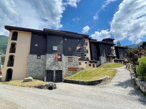 Exterior - 2-Room Ski-In/Ski-Out Apartment with Balcony, Near Pierrafort Gondola (Les Avanchers-Valmorel)
