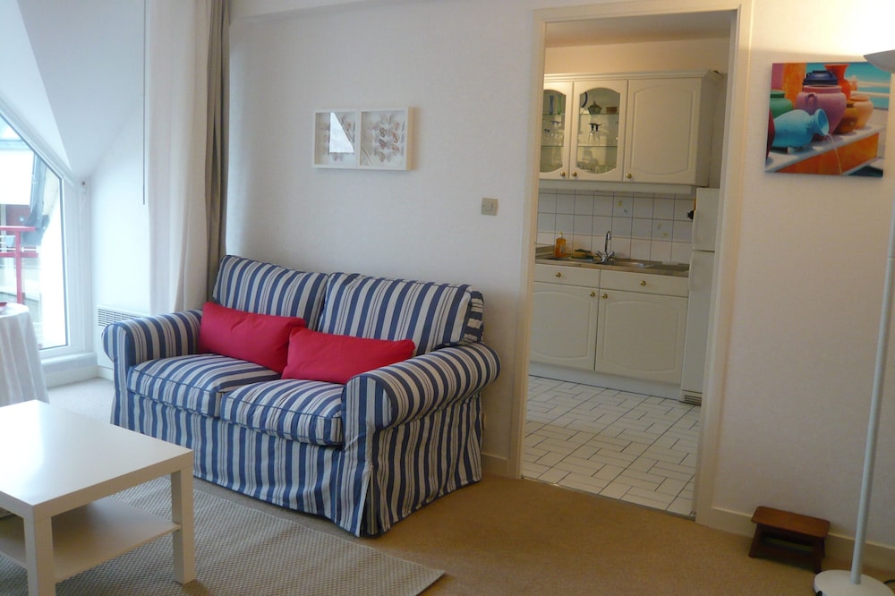 T2 at 20m from the beach, bright, quiet and comfortable + Garage + wifi / Label 3 *** keys