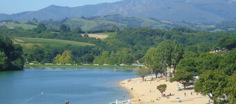 BASQUE HOUSE RENOVATED 8 SOVING CLIM WIFI NÆRSTE innsjø, havhage, kjæledyr OK