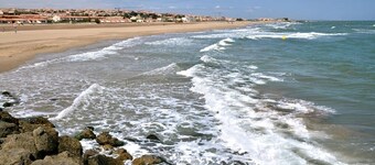 Beautiful Villa downtown 120 m² comfort *** air conditioning, wifi 200 m plage